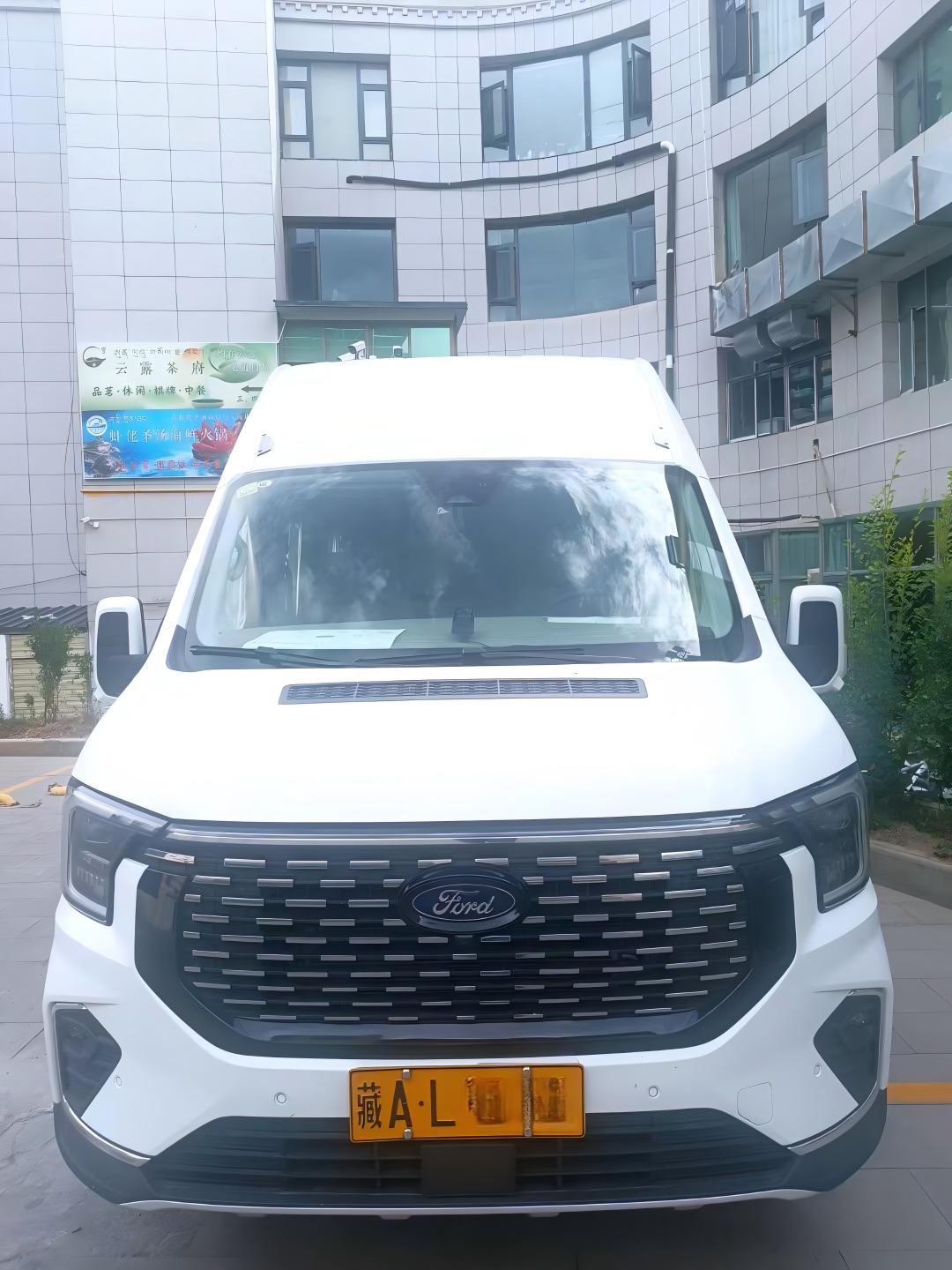 西藏租车-西藏包车-西藏旅游包车-15座福特商务车